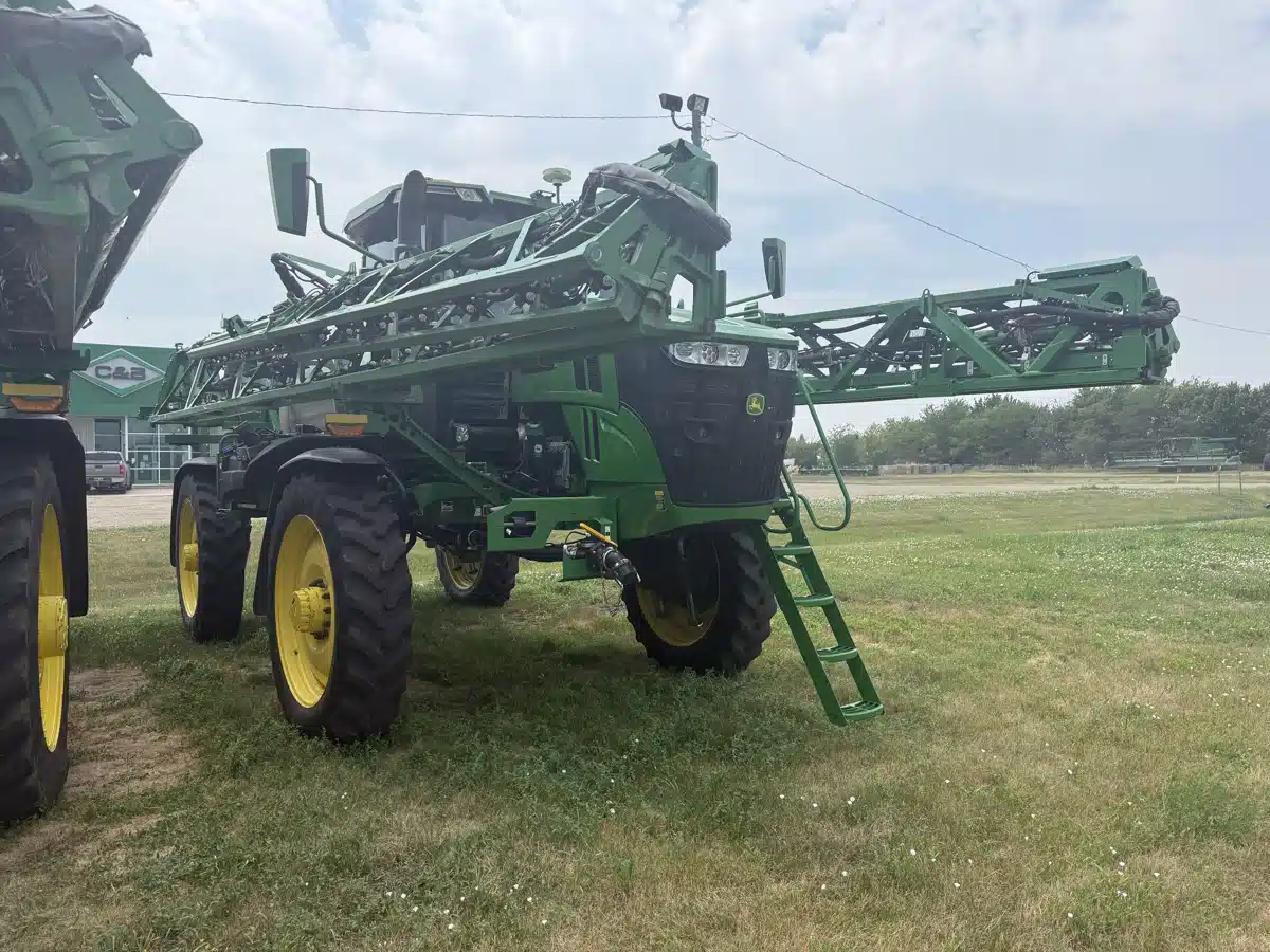 Photo de la Galerie 1 pour 2023 John Deere 410R Arroseur - Automoteur