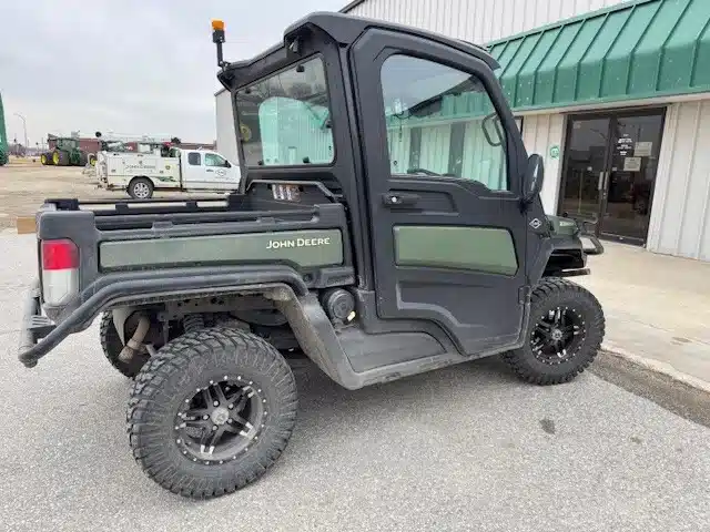 Gallery image 2 for 2023 John Deere XUV 835M Utility Vehicle