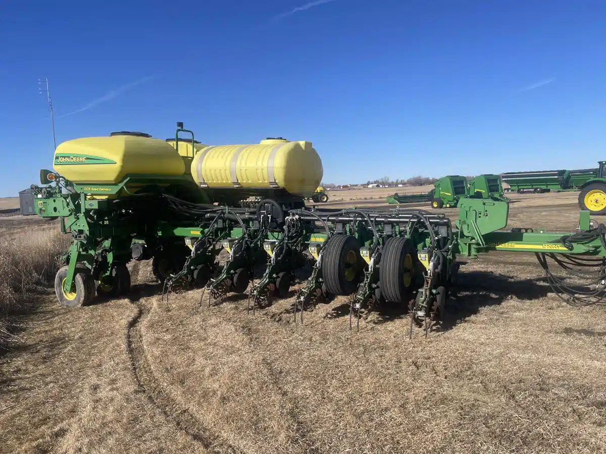 Gallery image 1 for 2008 John Deere 1770NT CCS Planter
