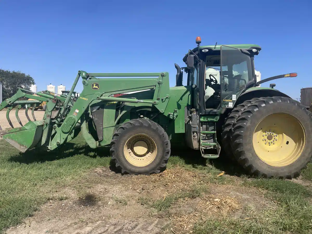 Photo de la Galerie 2 pour 2014 John Deere 8245R Tracteur