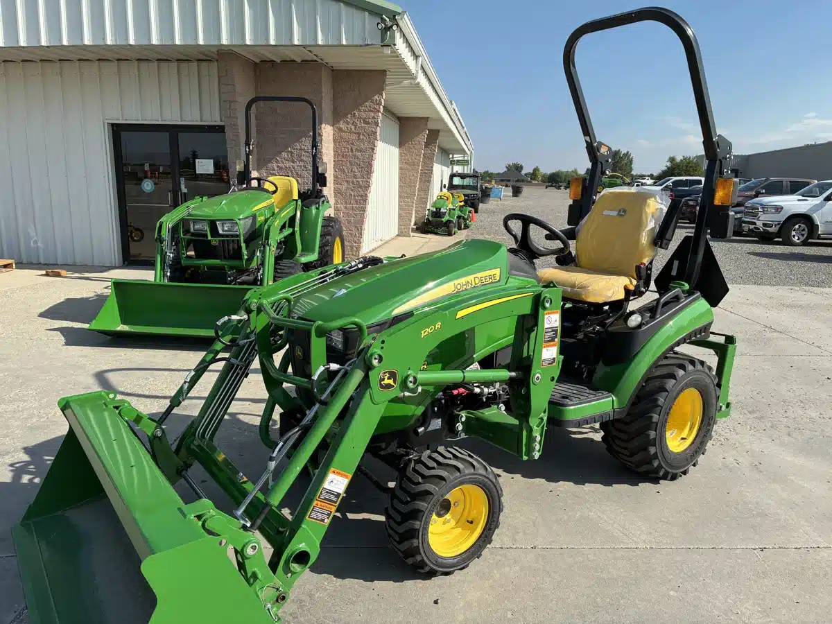 Photo de la Galerie 2 pour 2024 John Deere 1025R Tracteur