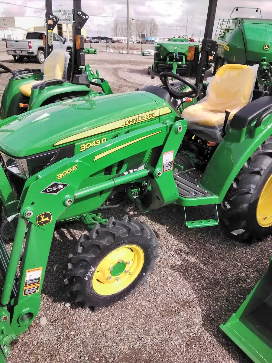 Photo de la Galerie 2 pour 2023 John Deere 3043D Tracteur