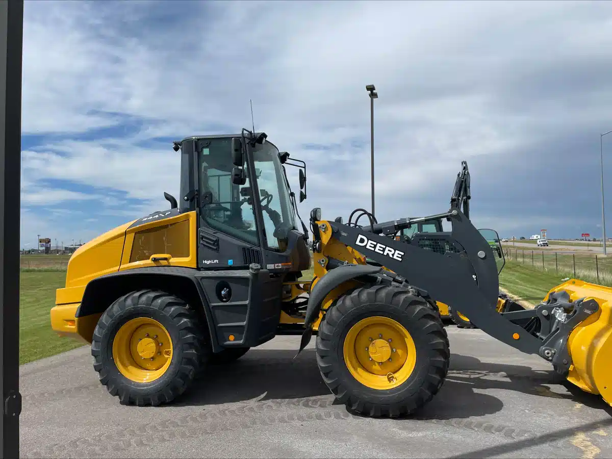 Gallery image 2 for 2026 John Deere 344P Tractor Loader