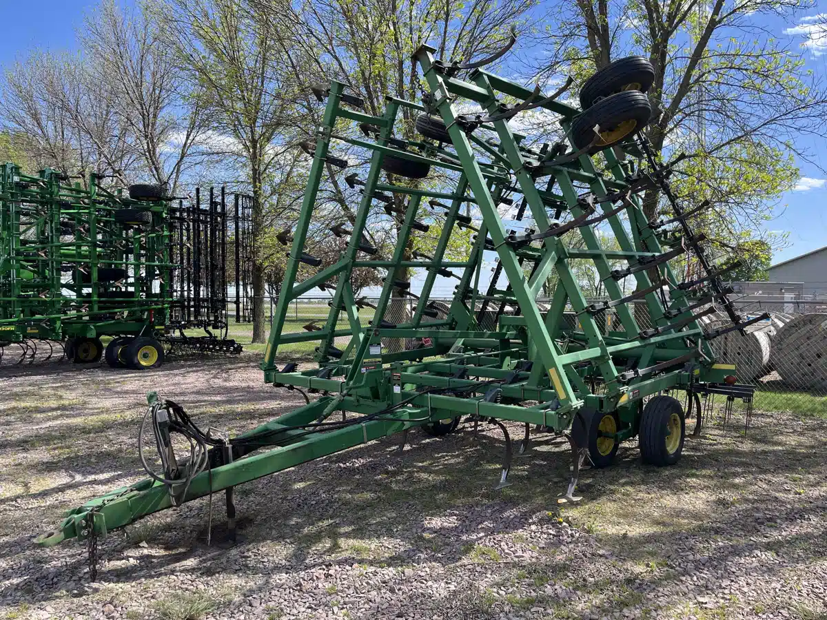 Gallery image 2 for 2000 John Deere 980 Cultivator