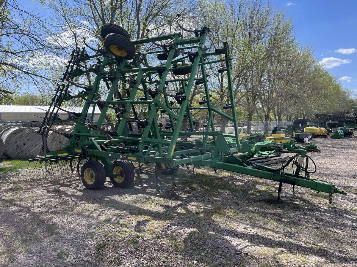 Gallery image 1 for 2000 John Deere 980 Cultivator