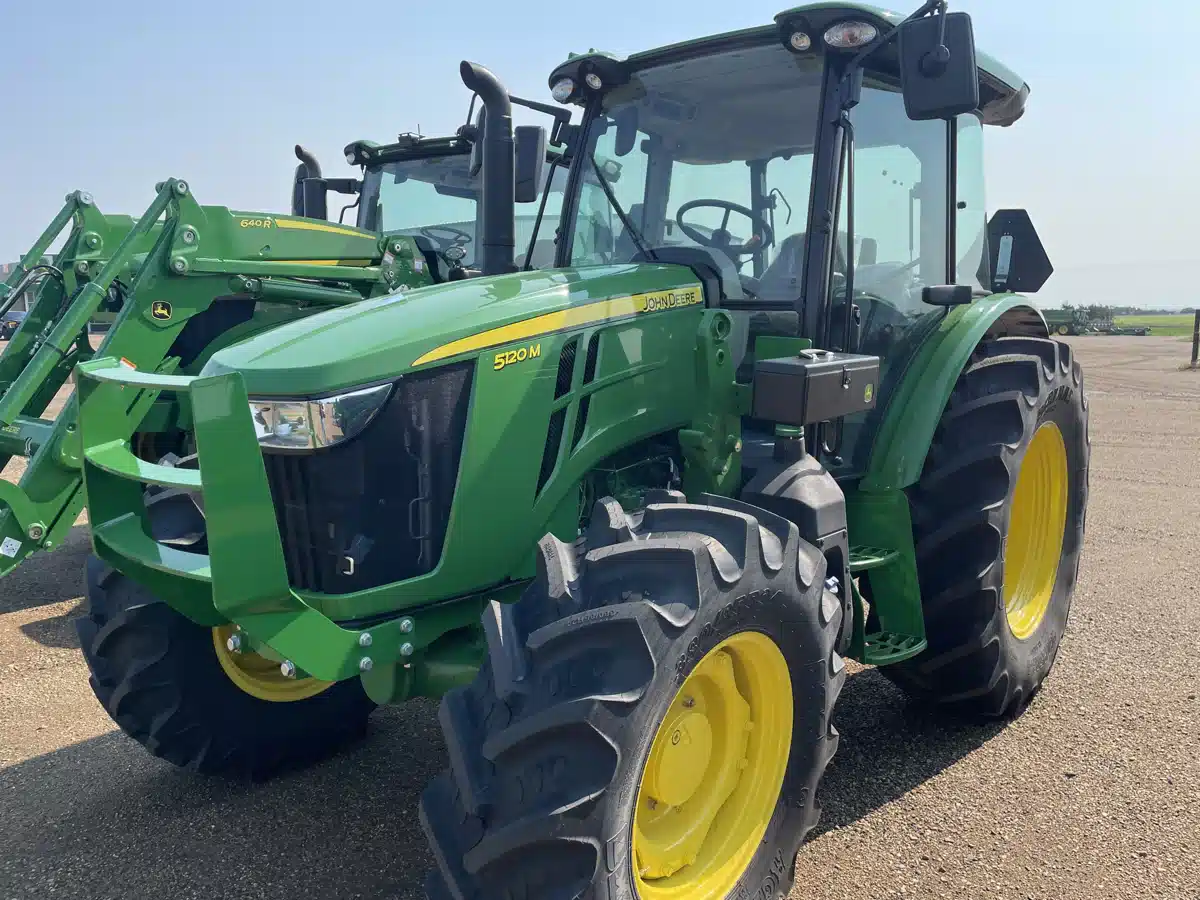 Photo de la Galerie 2 pour 2025 John Deere 5120M Tracteur