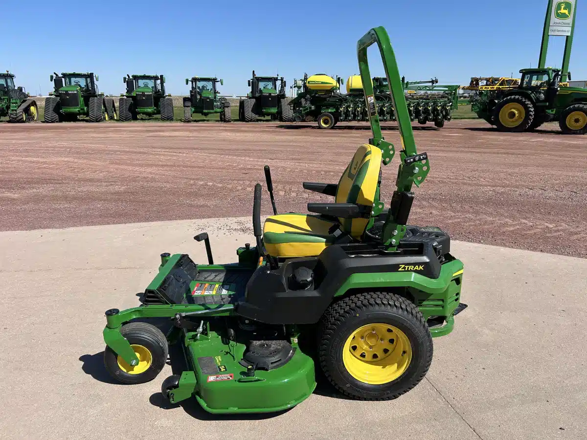 Photo de la Galerie 2 pour 2026 John Deere Z545R Tondeuse à rayon de braquage zéro