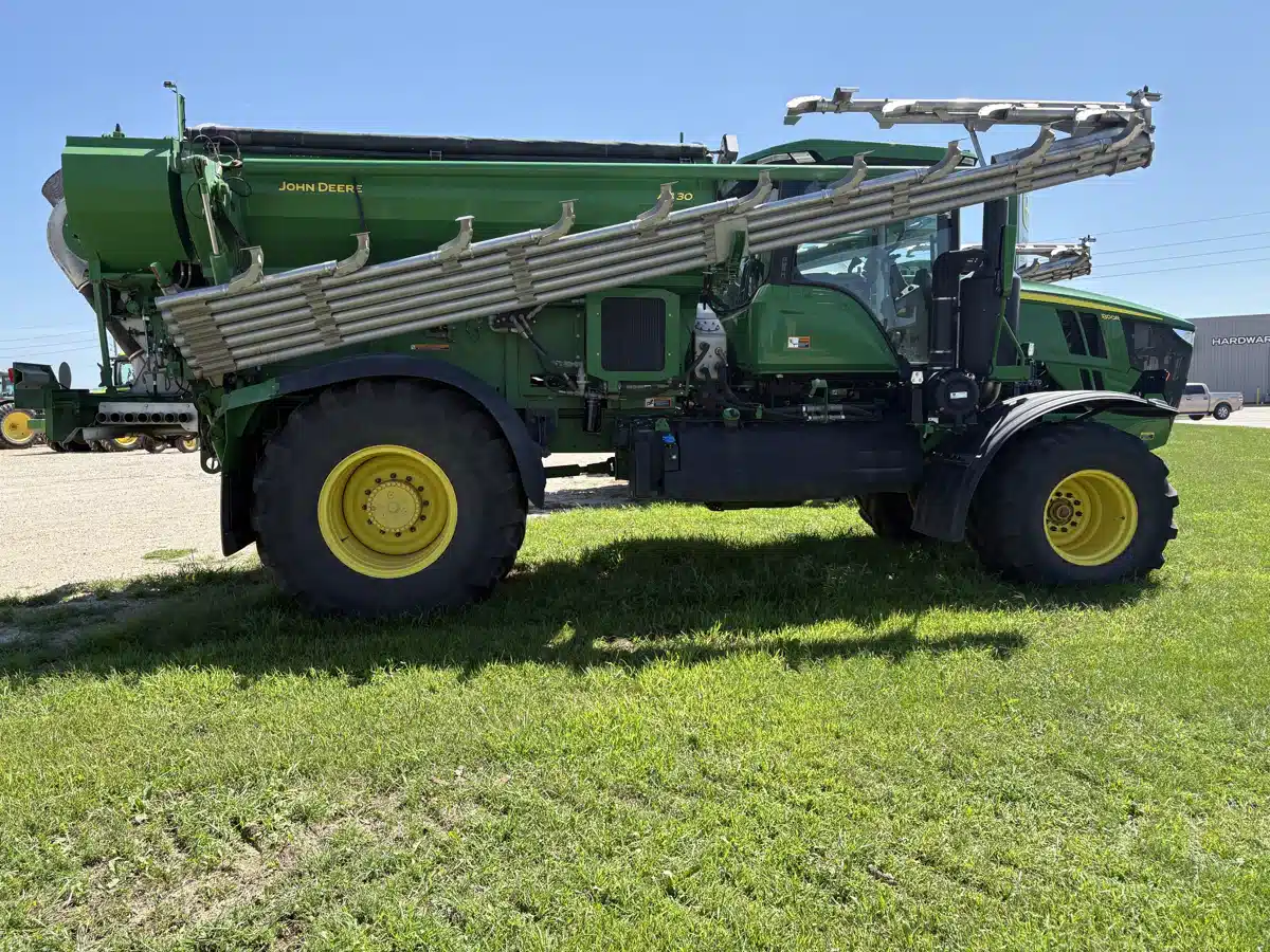 Gallery image 1 for 2024 John Deere 800R Anhydrous Applicator
