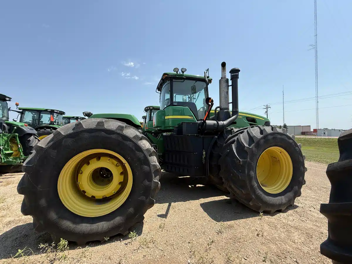 Photo de la Galerie 2 pour 2011 John Deere 9530 Tracteur