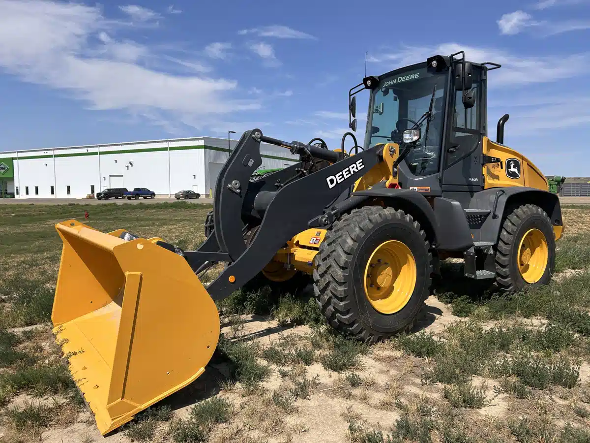 Photo de la Galerie 1 pour 2026 John Deere 344P Tracteur avec chargeur