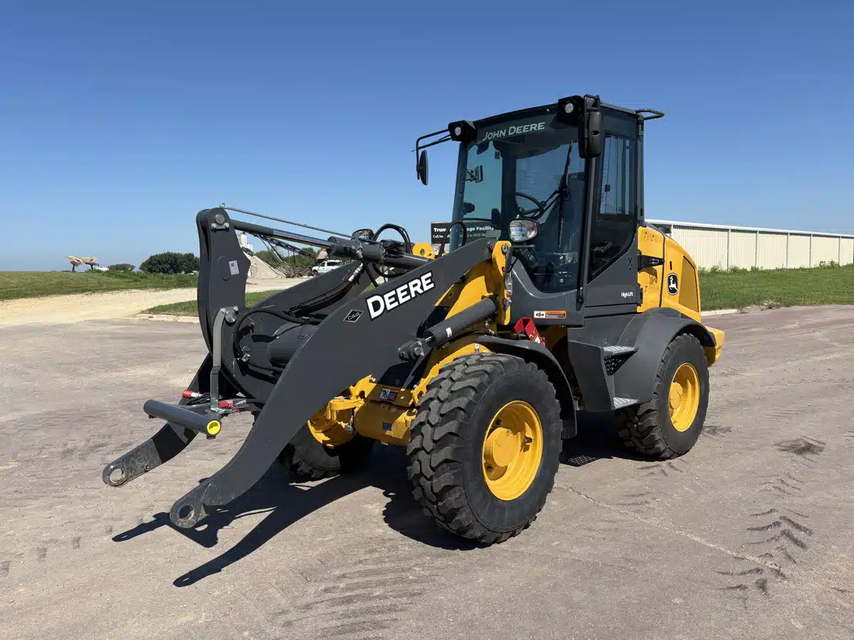 Gallery image 1 for 2026 John Deere 324P Tractor Loader