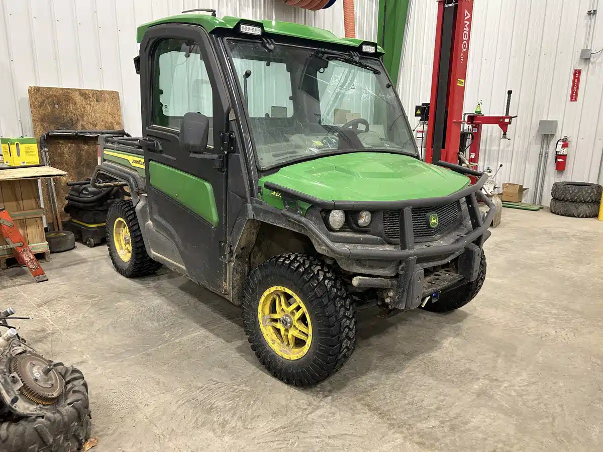 Photo de la Galerie 2 pour 2023 John Deere XUV 835R Véhicule utilitaire