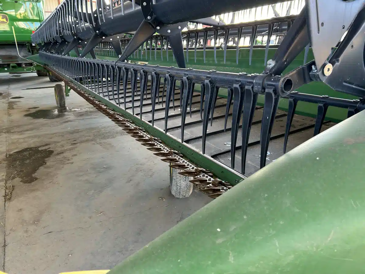 Gallery image 2 for 2022 John Deere 735FD Header - Draper