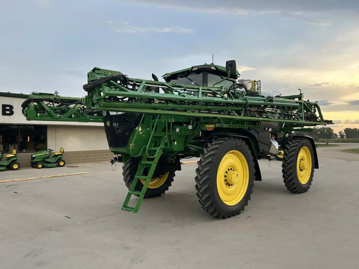 Photo de la Galerie 1 pour 2025 John Deere 616R Arroseur - Automoteur
