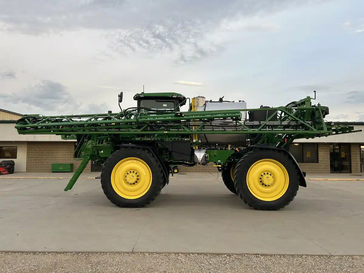Photo de la Galerie 2 pour 2025 John Deere 616R Arroseur - Automoteur