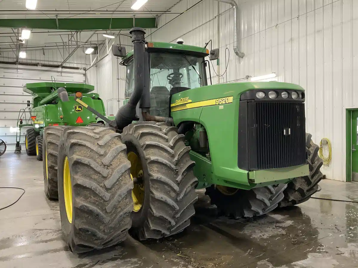 Photo de la Galerie 1 pour 2004 John Deere 9520 Tracteur