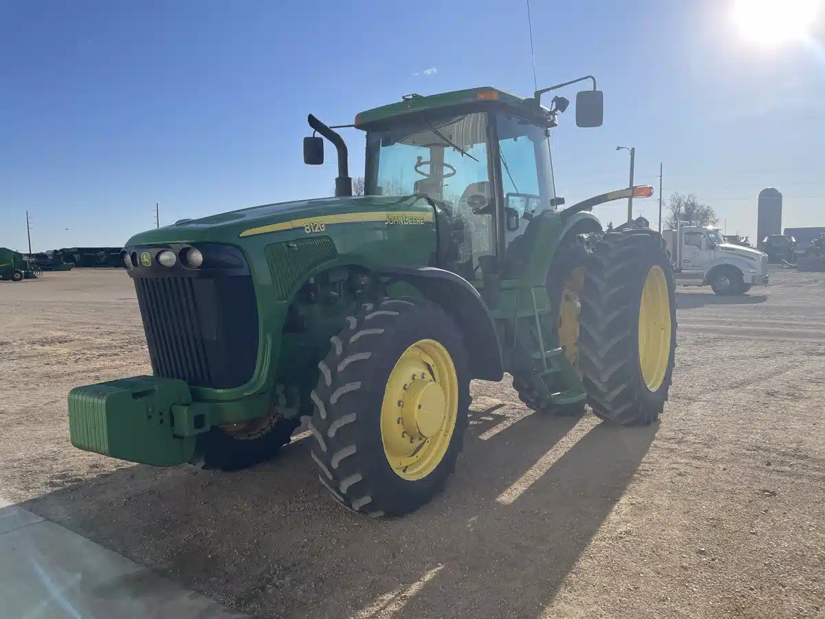 Photo de la Galerie 2 pour 2002 John Deere 8120 Tracteur