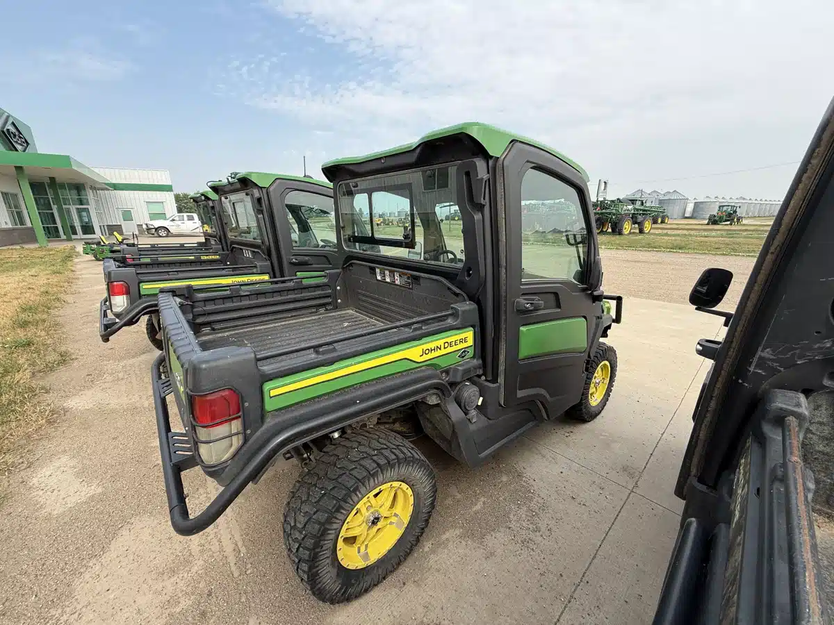 Photo de la Galerie 2 pour 2022 John Deere XUV 835R Véhicule utilitaire