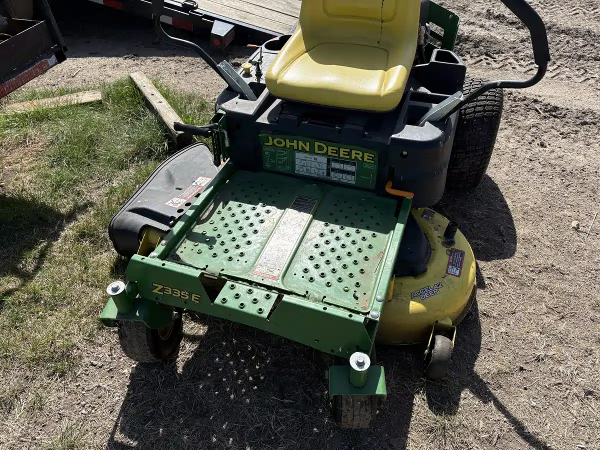 Gallery image 2 for 2017 John Deere Z335E Mower - Zero Turn