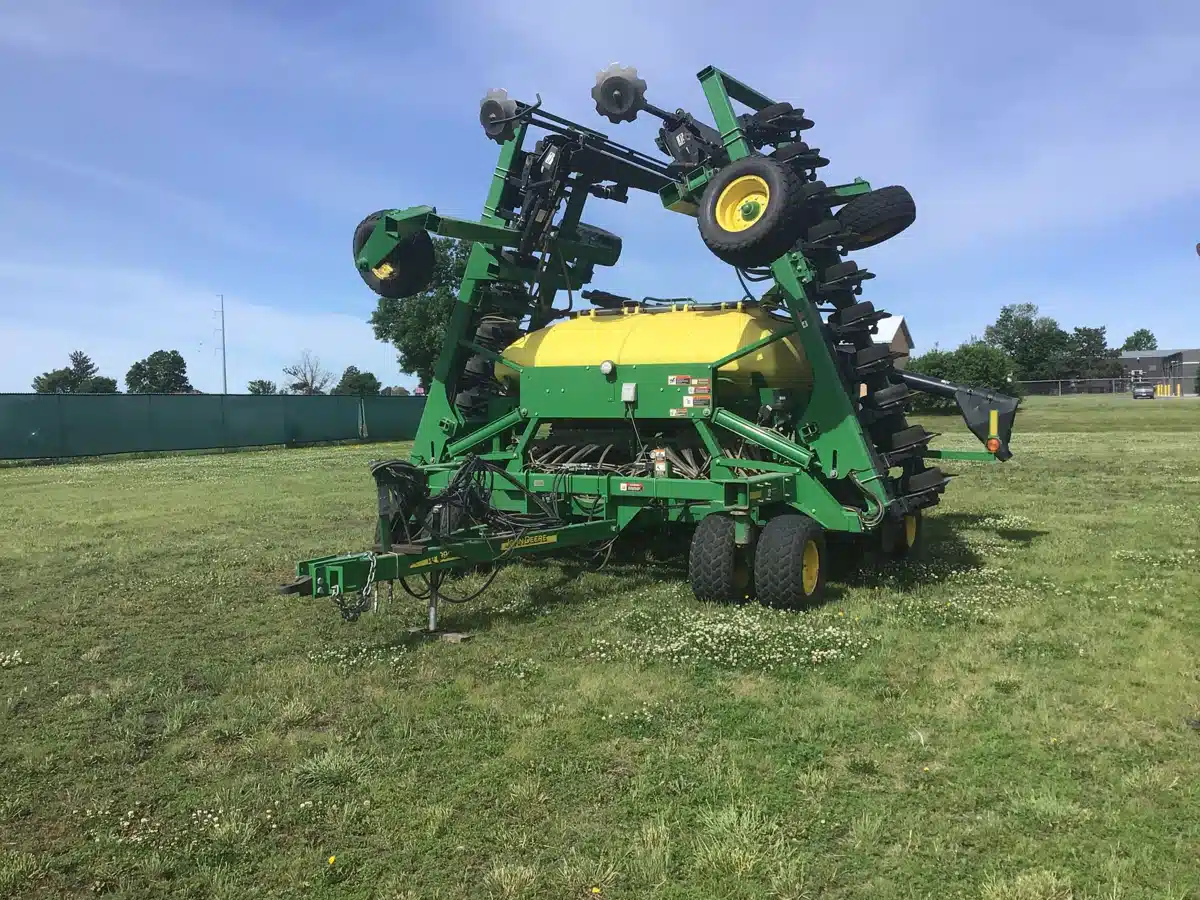 Gallery image 1 for 2014 John Deere 1990 Air Drill