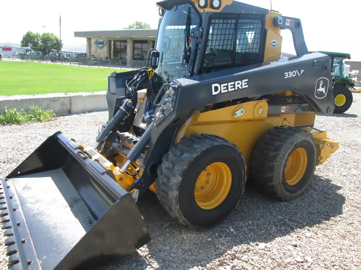 Gallery image 2 for 2026 John Deere 320G Skid Steer