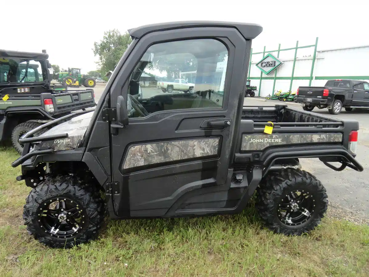 Gallery image 2 for 2024 John Deere XUV 835R Utility Vehicle