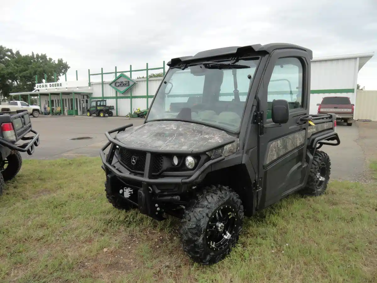 Gallery image 1 for 2024 John Deere XUV 835R Utility Vehicle
