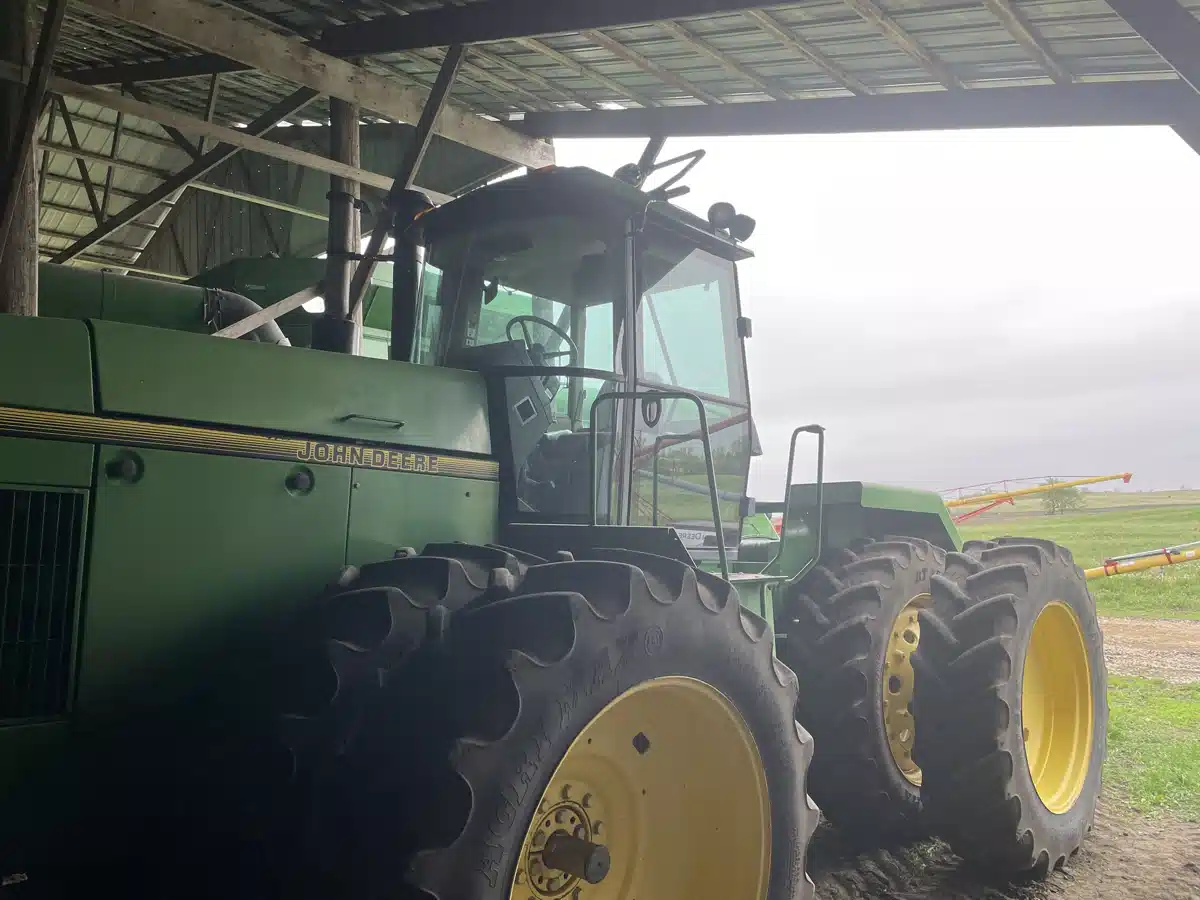 Gallery image 2 for 1996 John Deere 8570 Tractor