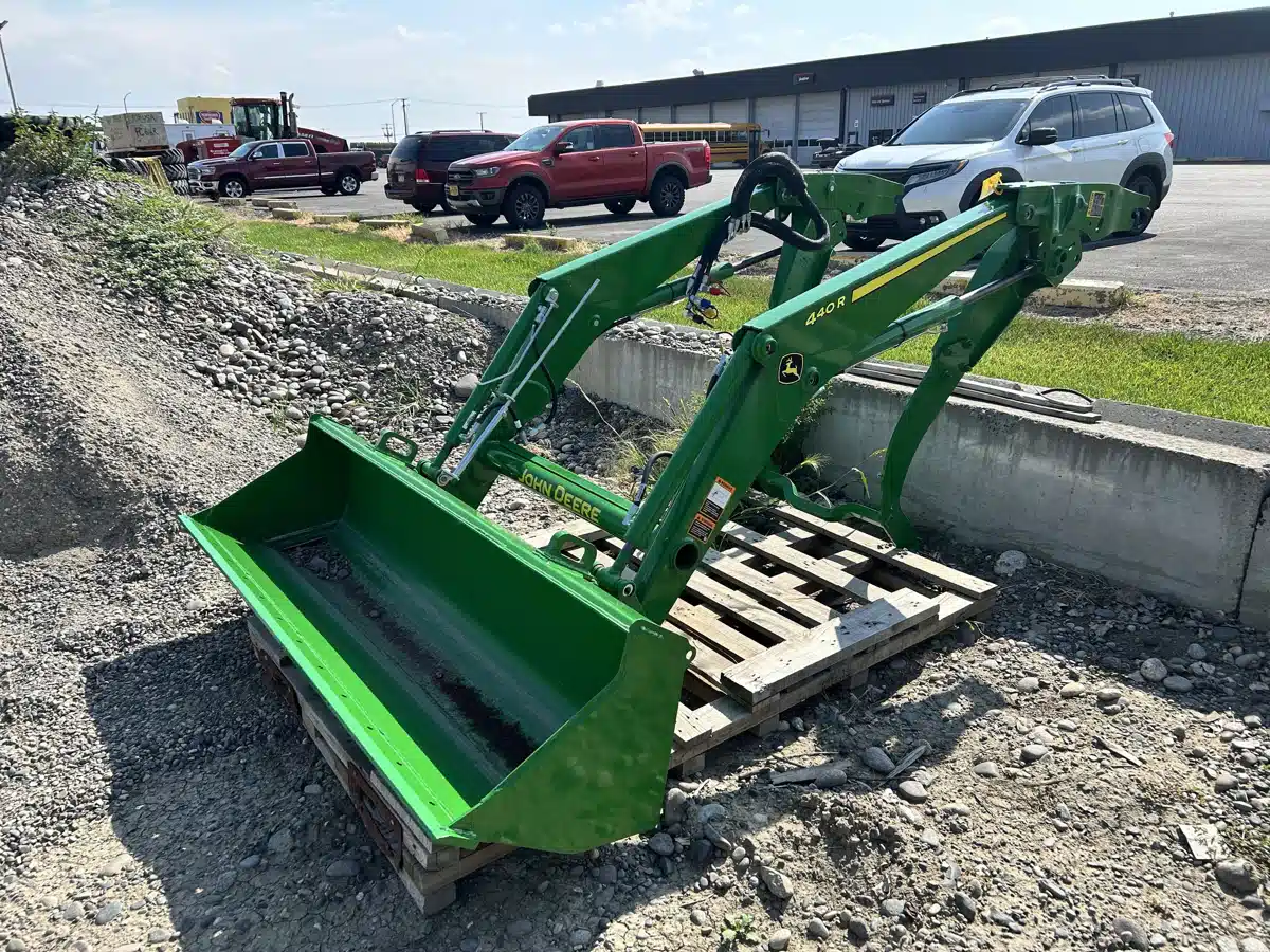 Photo de la Galerie 1 pour 2024 John Deere 440R Nez - Toile/Tapis
