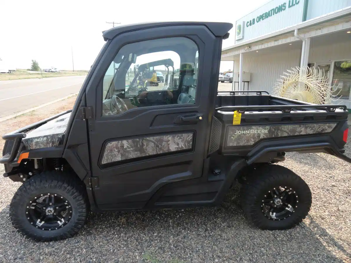 Photo de la Galerie 2 pour 2025 John Deere XUV 845R Véhicule utilitaire