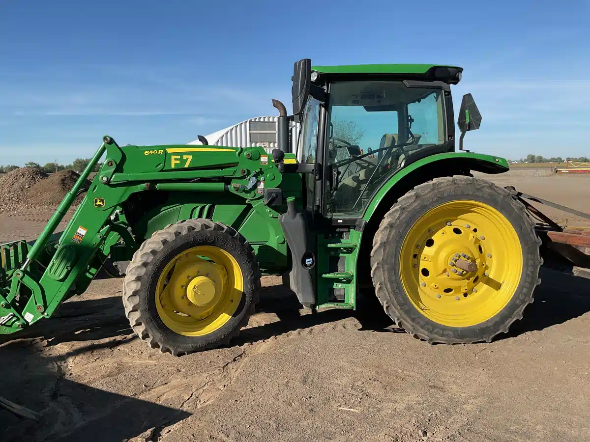Photo de la Galerie 2 pour 2022 John Deere 6145R Tracteur
