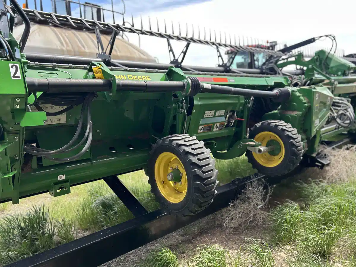Gallery image 2 for 2023 John Deere HD35R Header - Draper