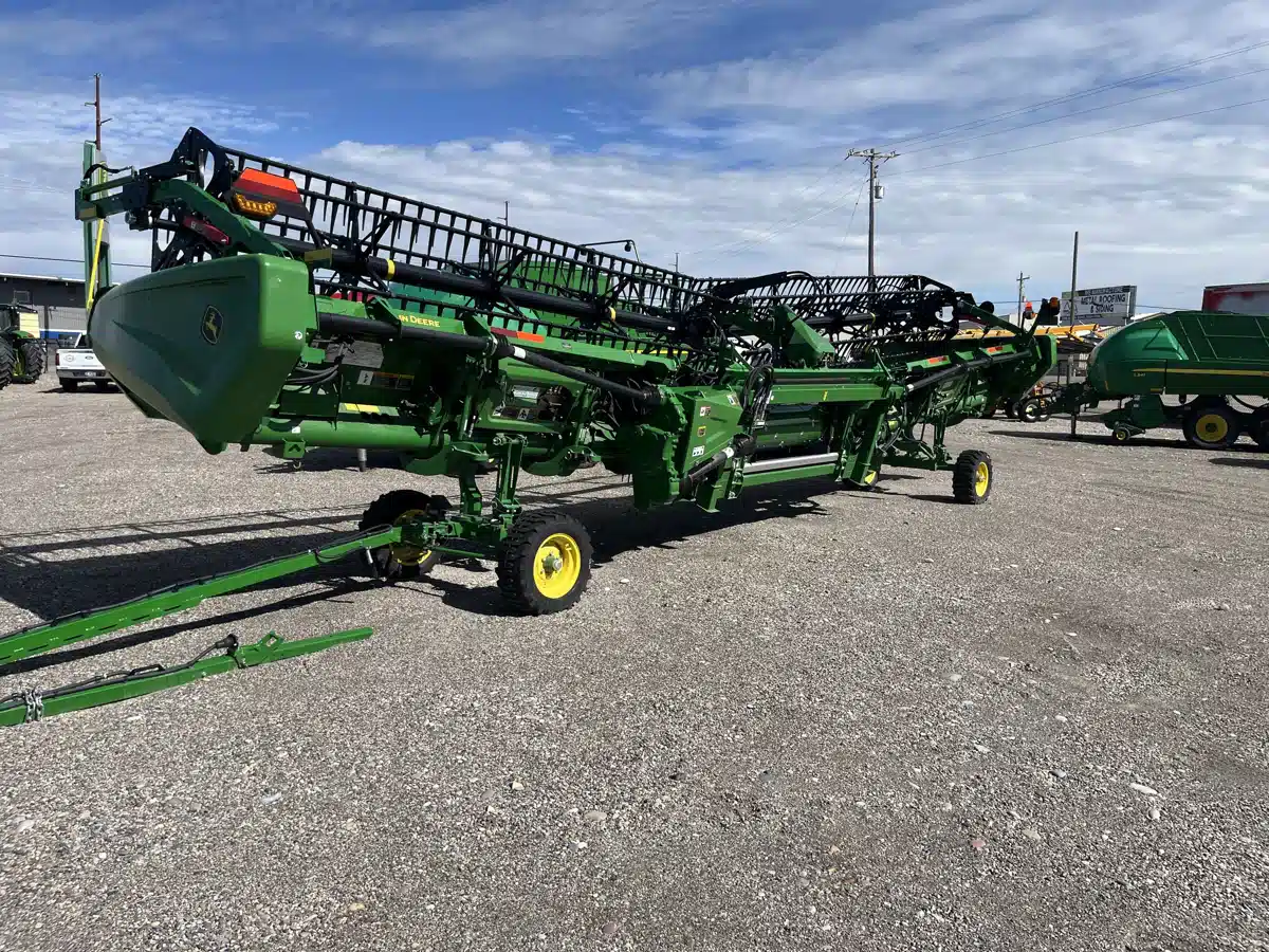 Gallery image 2 for 2025 John Deere HD35R Header - Draper