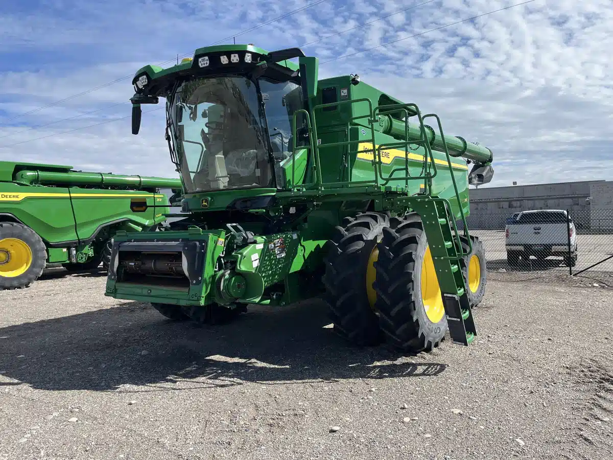 Gallery image 1 for 2025 John Deere S7 700 Combine