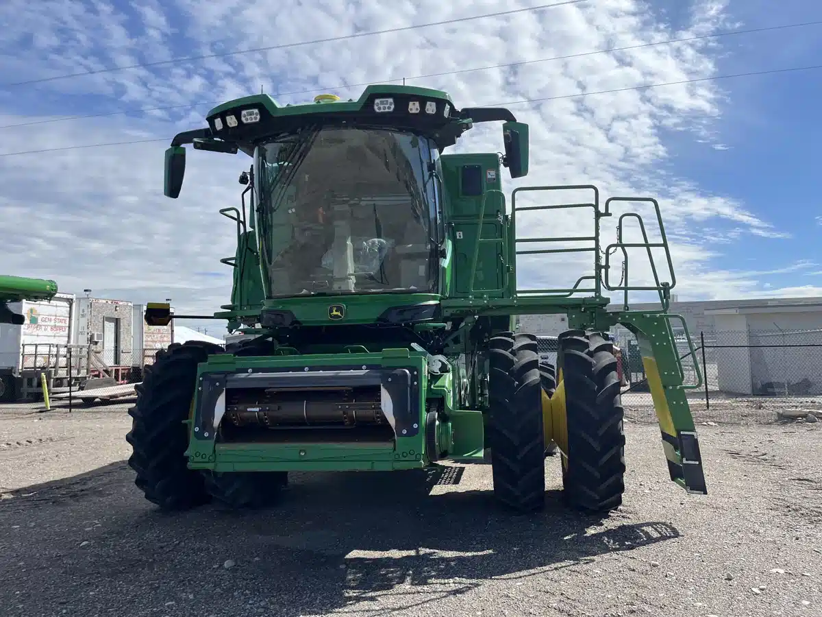 Gallery image 2 for 2025 John Deere S7 700 Combine