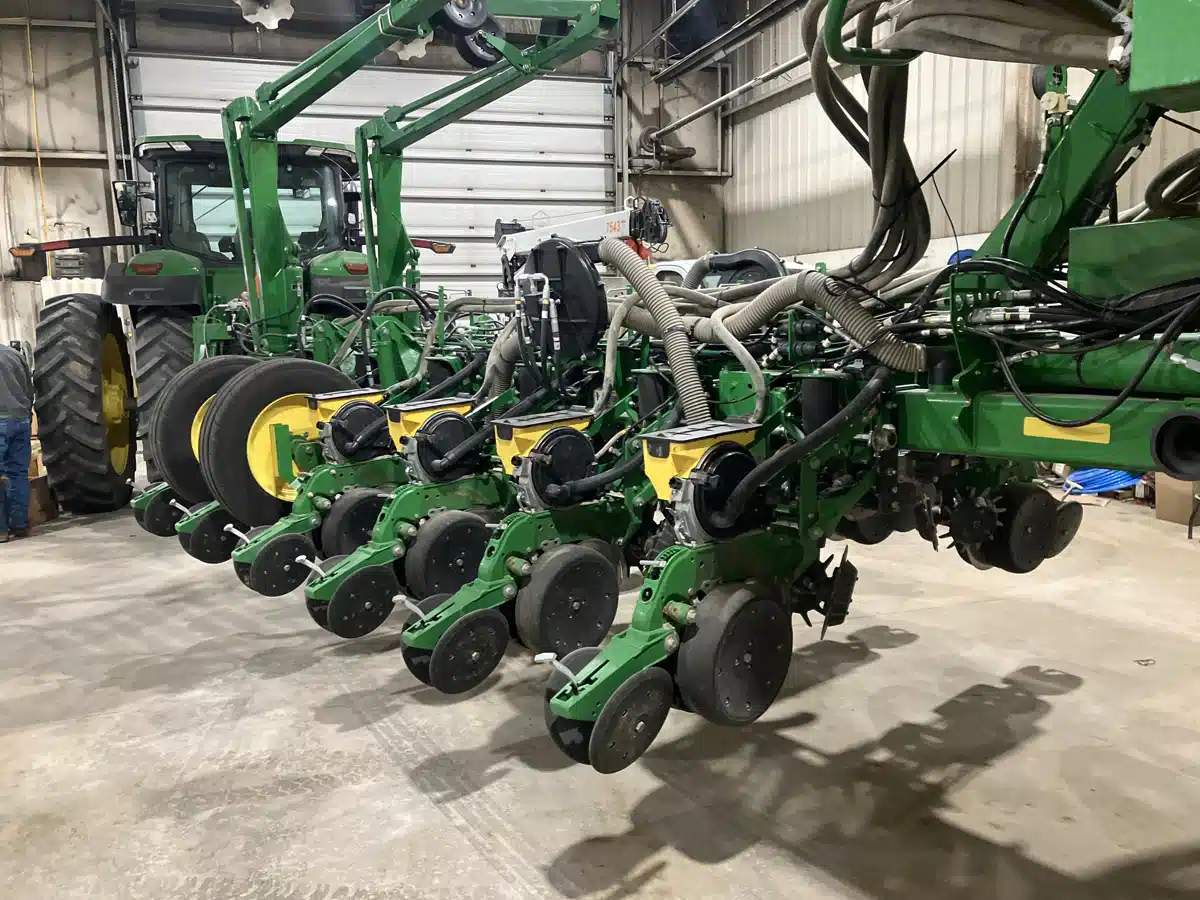 Photo de la Galerie 2 pour 2022 John Deere 1775NT Planteur