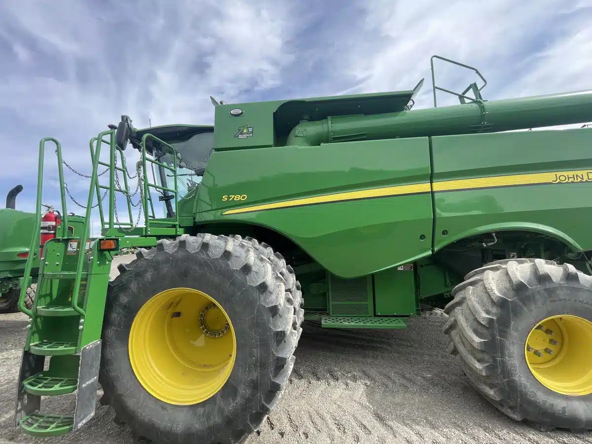 Gallery image 2 for 2022 John Deere S780 Combine