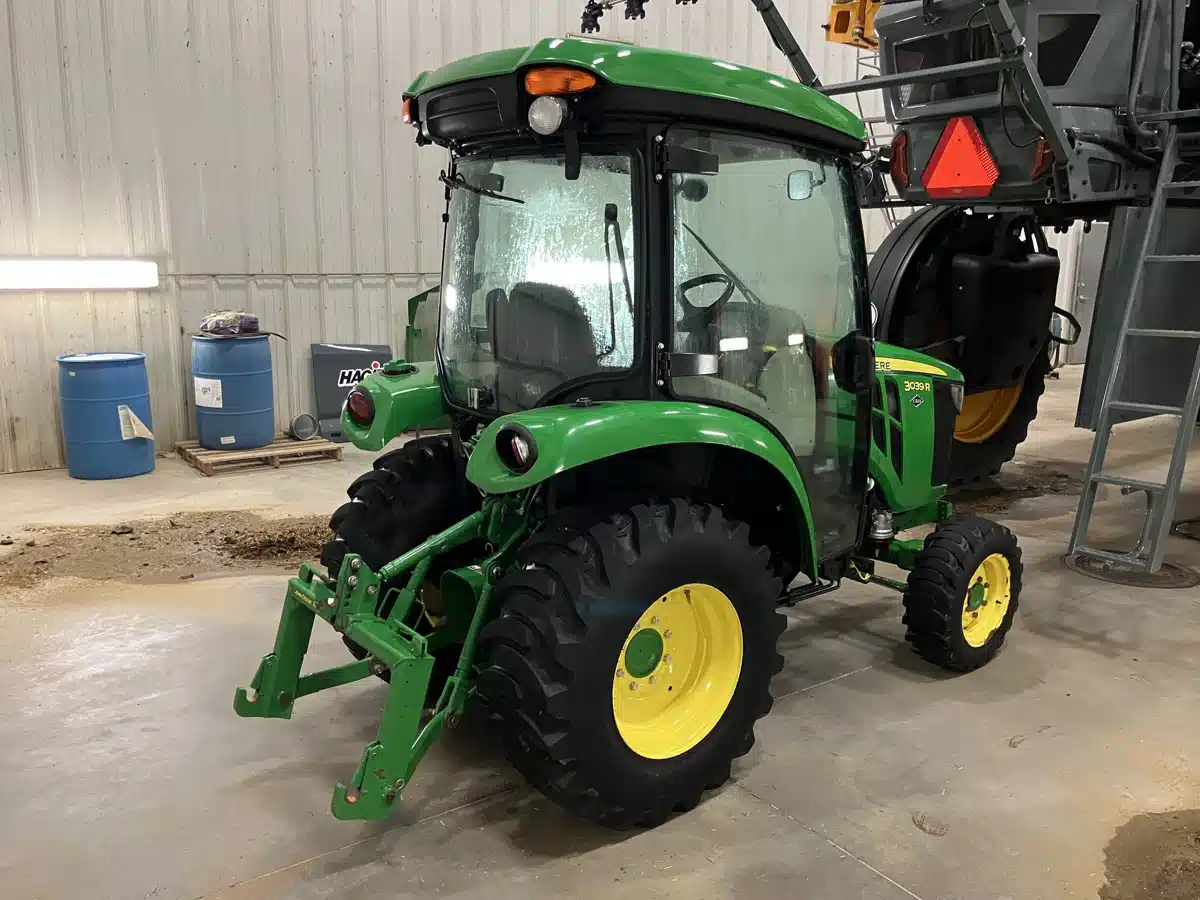 Gallery image 2 for 2022 John Deere 3039R Tractor