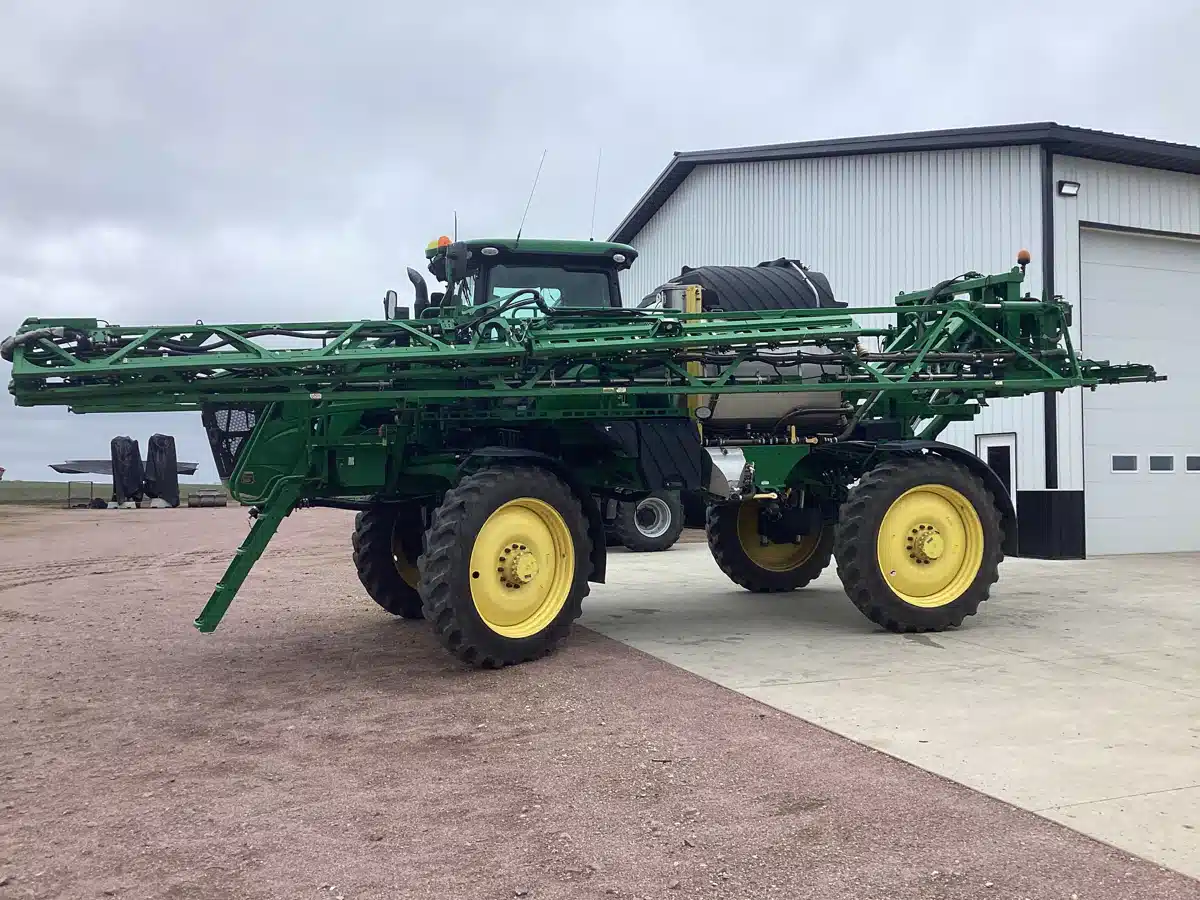 Gallery image 1 for 2021 John Deere R4044 Sprayer - Self Propelled