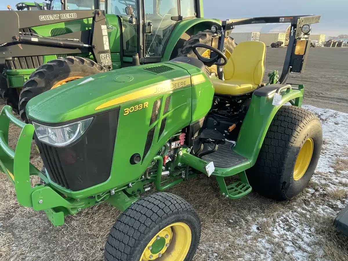 Gallery image 1 for 2024 John Deere 3033R Tractor