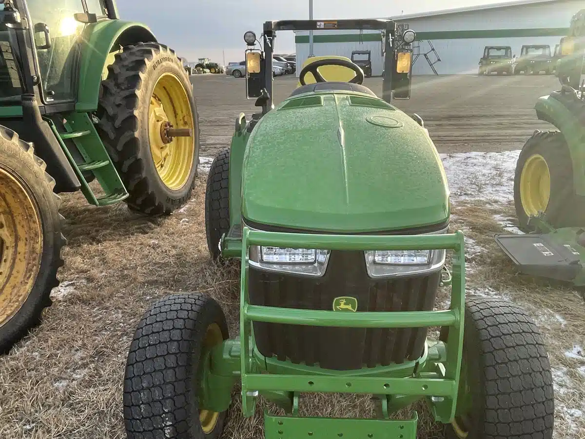 Gallery image 2 for 2024 John Deere 3033R Tractor