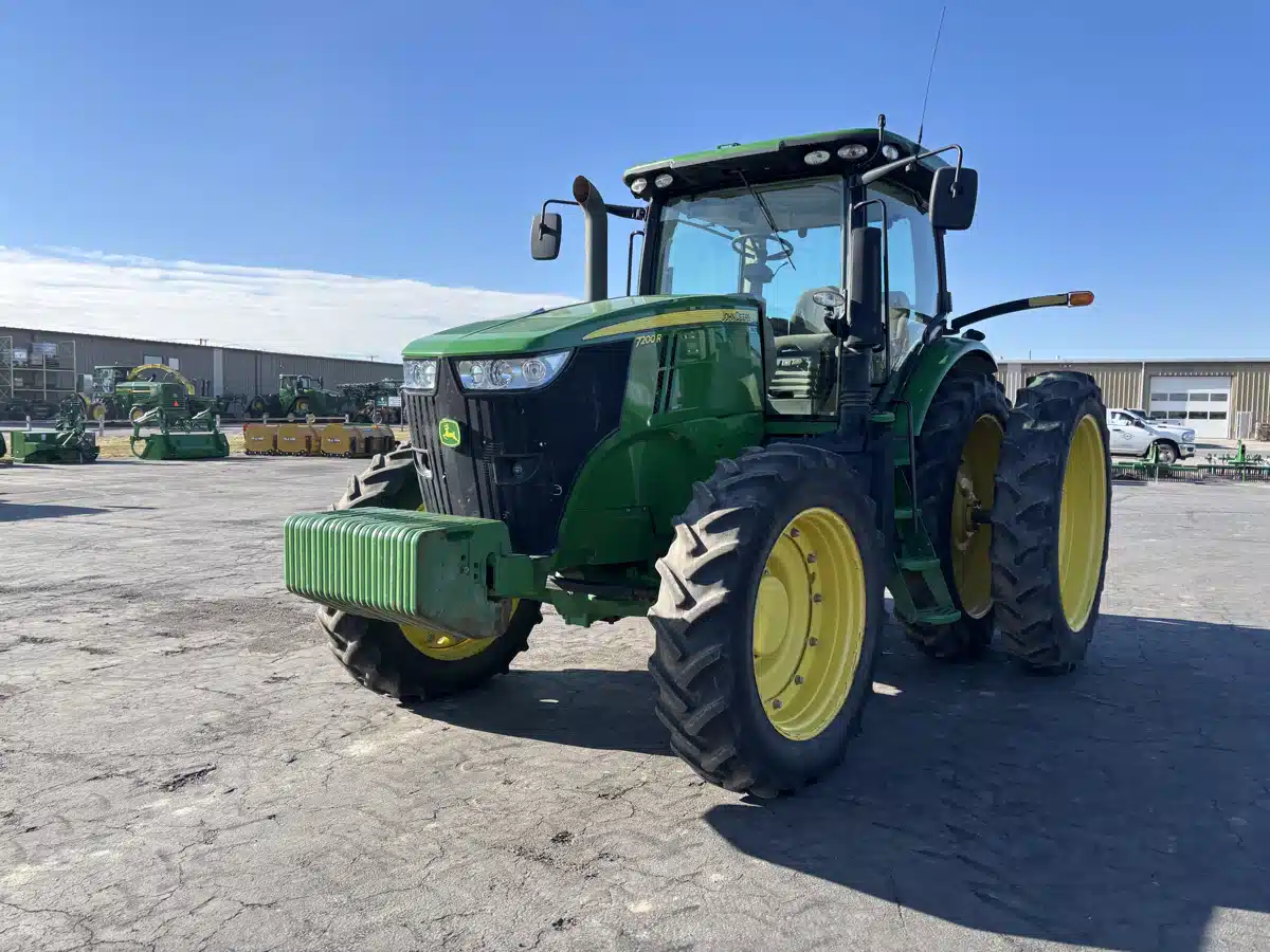 Photo de la Galerie 2 pour 2011 John Deere 7200R Tracteur