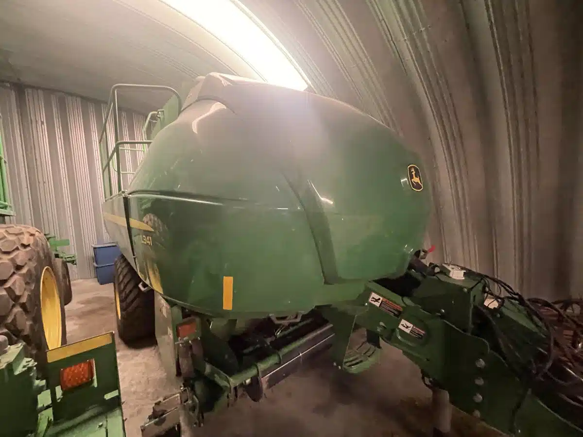 Photo de la Galerie 2 pour 2018 John Deere L341 Presse à Balle Carrée/Large