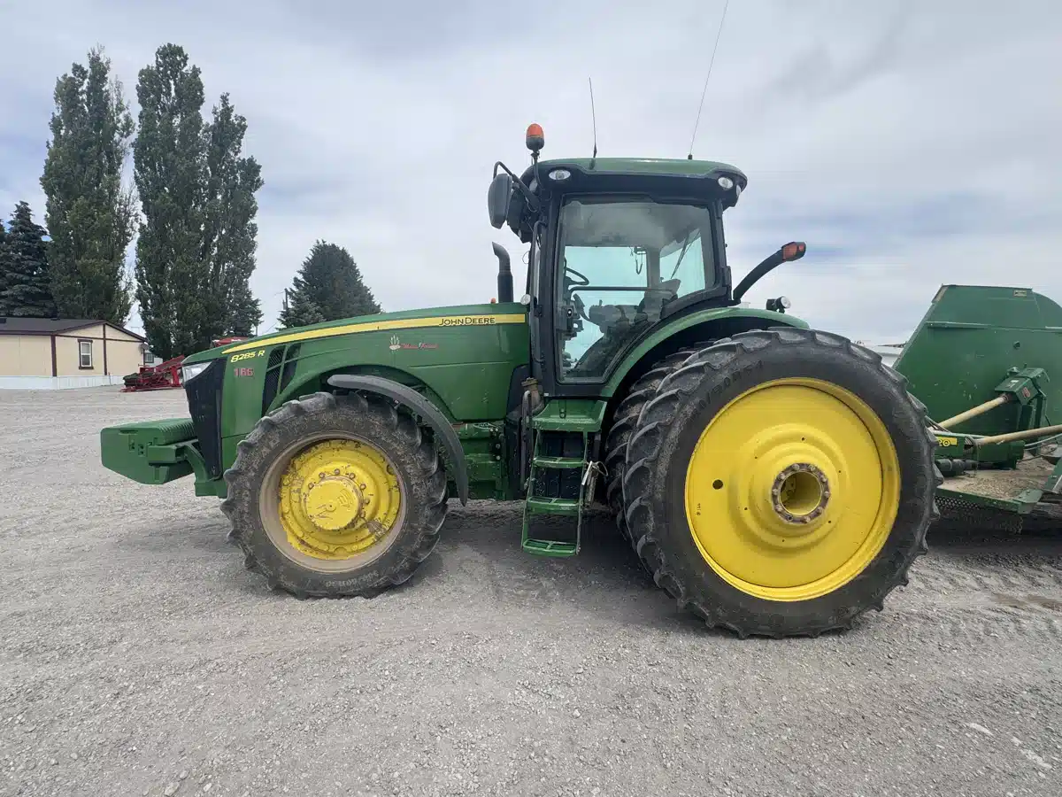 Photo de la Galerie 1 pour 2011 John Deere 8285R Tracteur