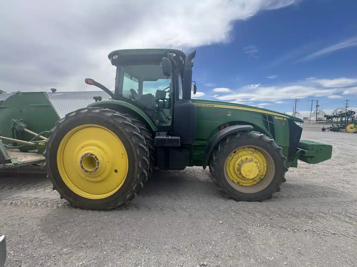 Photo de la Galerie 2 pour 2011 John Deere 8285R Tracteur