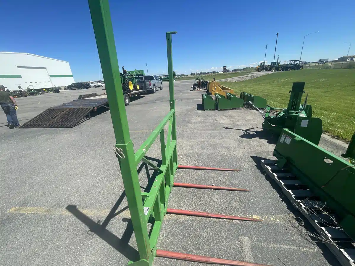 Gallery image 2 for John Deere FE550AO600G Bale Spear