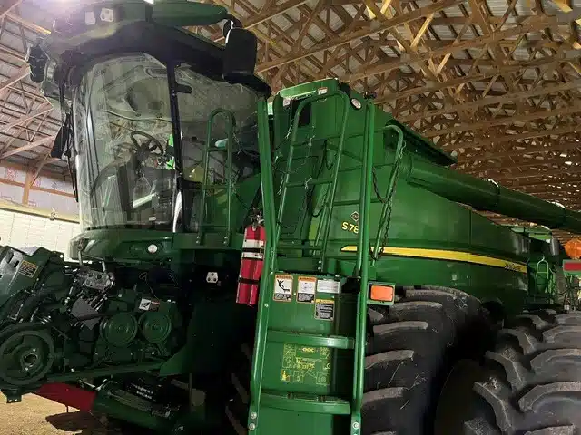 Photo de la Galerie 2 pour 2023 John Deere S780 Batteuse