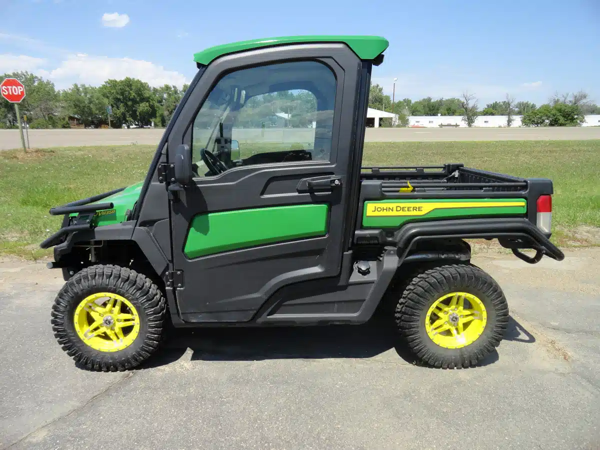 Gallery image 2 for 2023 John Deere XUV 835R Utility Vehicle