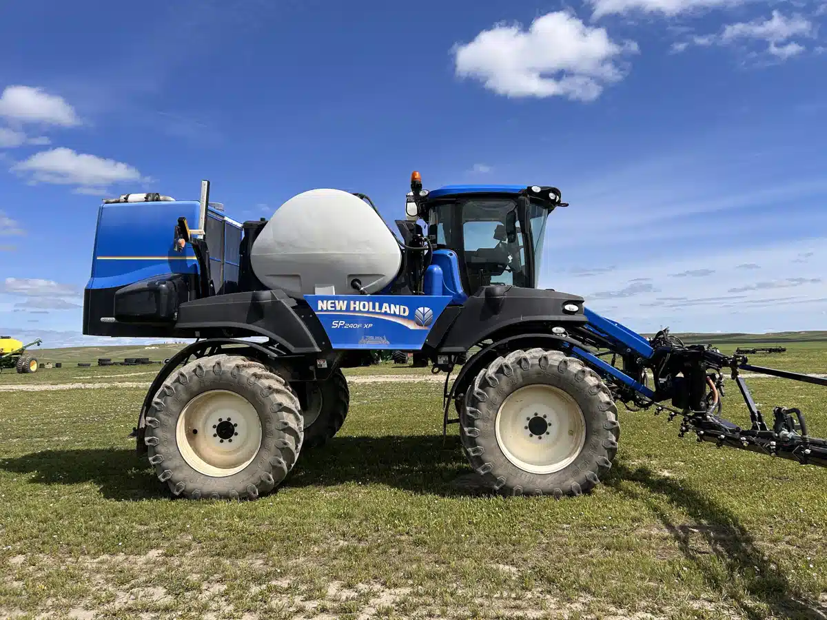 Gallery image 1 for 2013 New Holland SP240F Sprayer - Self Propelled