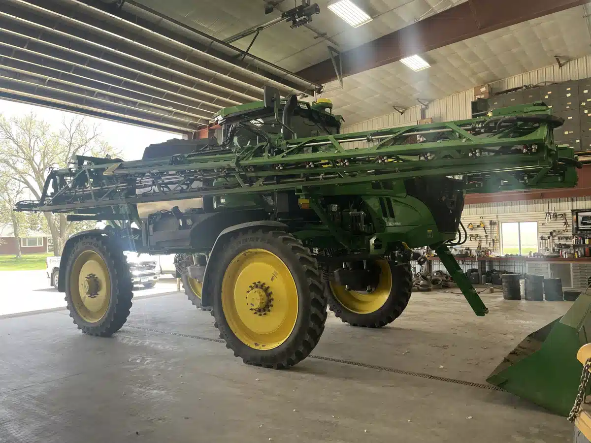 Photo de la Galerie 2 pour 2023 John Deere 412R Arroseur - Automoteur